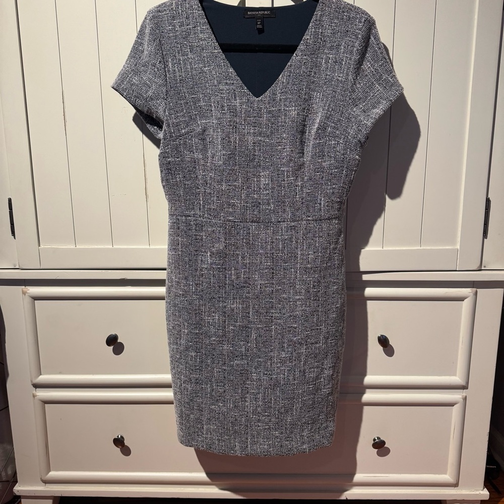 Banana Republic Gray Sheath Midi Dress V-Neck Short Sleeve